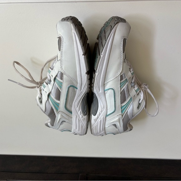 Vionic 23 Walker Tennis Shoes Size 9 - Picture 4 of 9